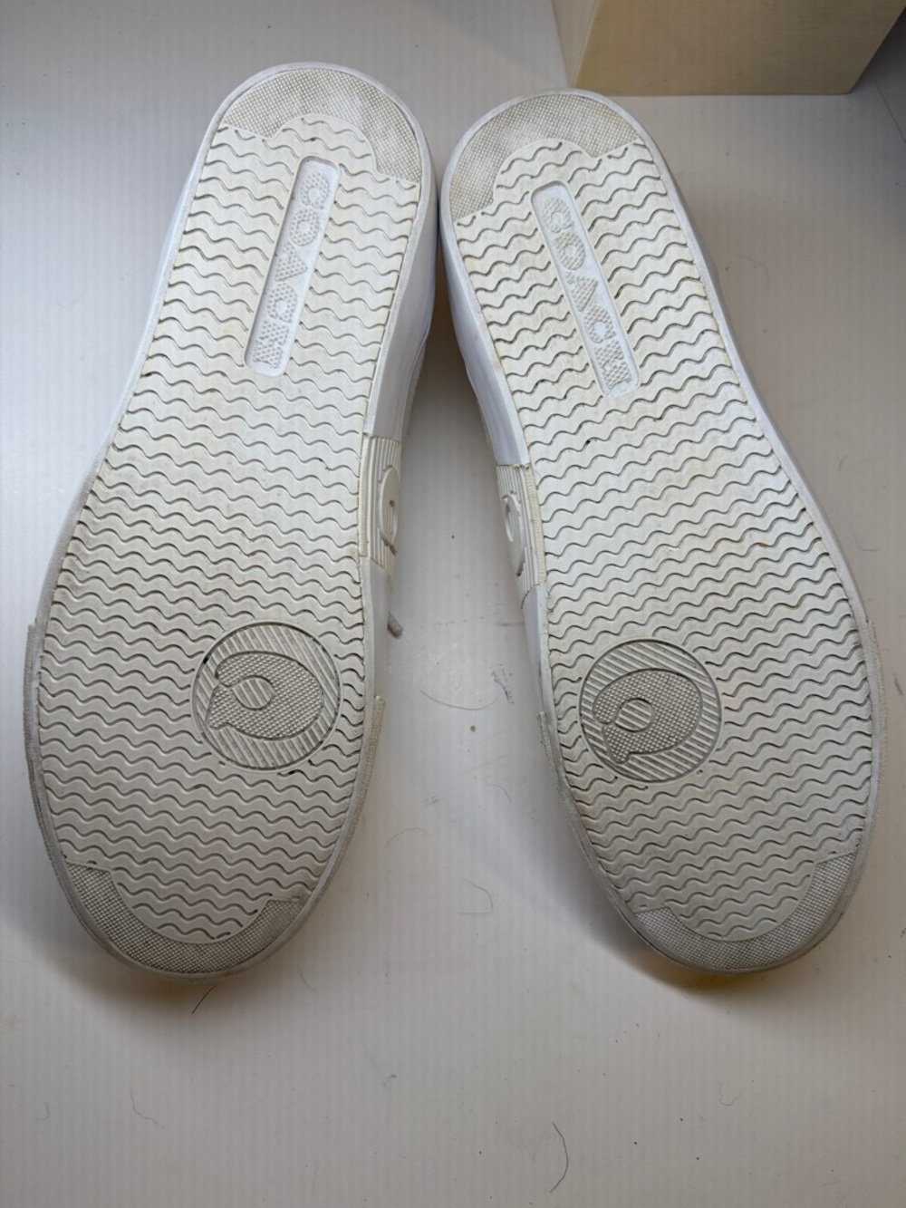 COACH OFF WHITE SNEAKERS U.S 9.5 or EU 40 - Picture 14 of 16